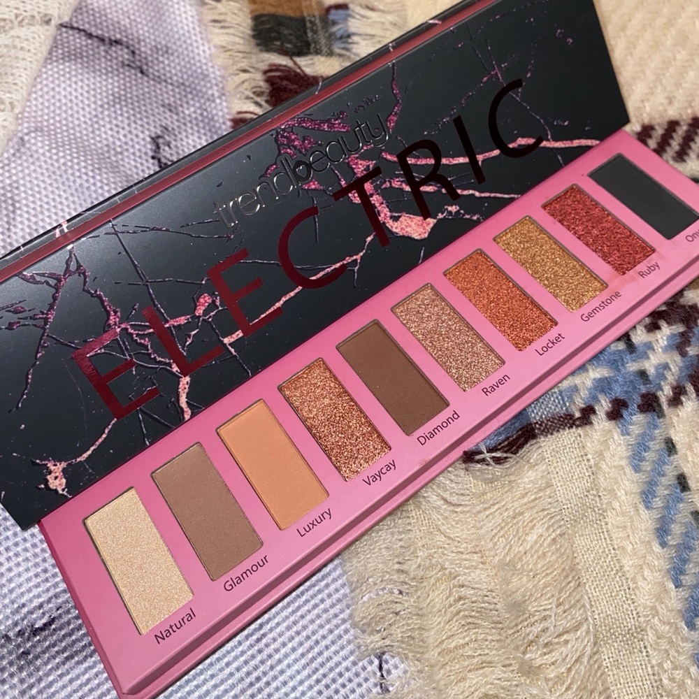 Electric Eyeshadow Palette Trend Beauty